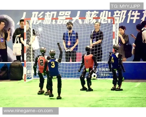 足球巨星巧妙模仿街头路人生活场景展现幽默风采